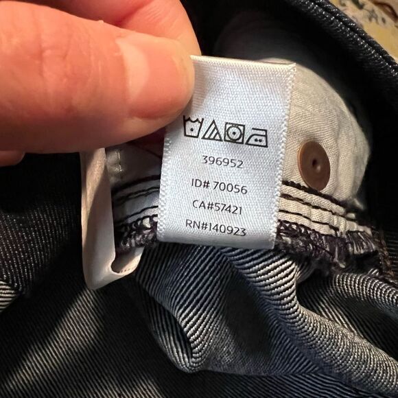 NWT! Loft dark wash curvy skinny jeans. - Picture 9 of 11